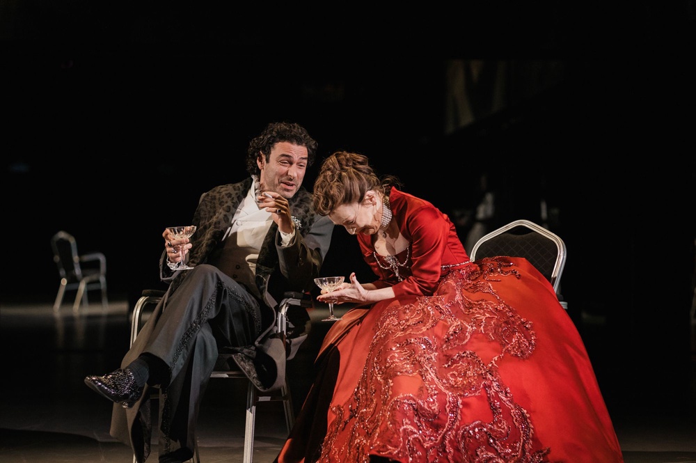Aidan Turner (Vicomte de Valmont) and Lesley Manville (Marquise de Merteuil) in 'Les Liaisons Dangereuses' (Sarah Lee)