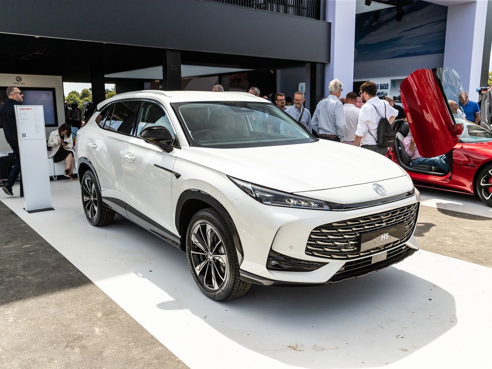 The MG HS was revealed at the Goodwood Festival of Speed (MG)