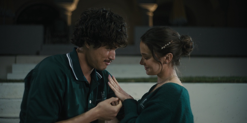 Charles Melton and Cailee Spaeny play a young, naive couple, whose relationship is harmed by (COURTESY OF NETFLIX)
