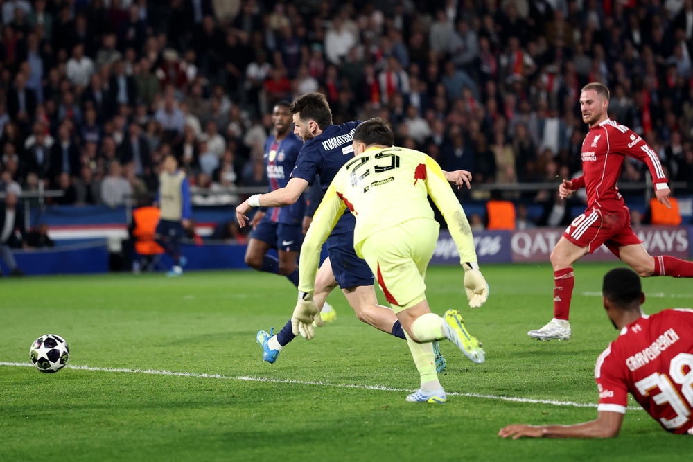 Khvicha Kvaratskhelia of PSG scores his team's second goal (Getty)