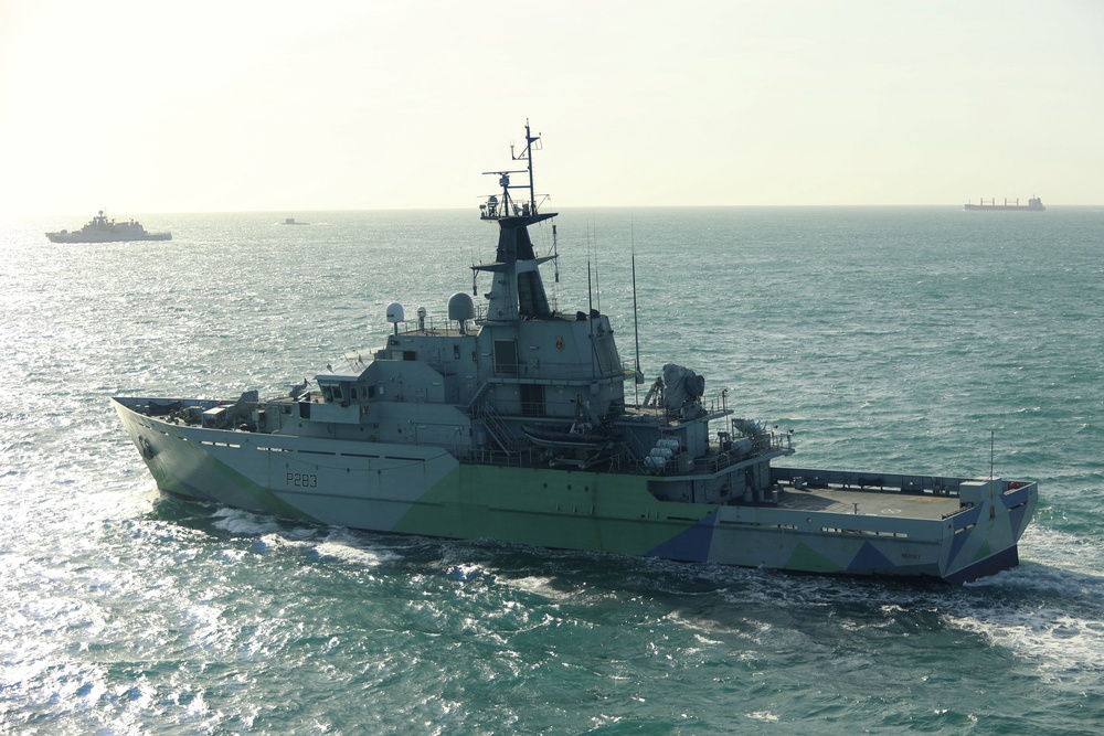Royal Navy's HMS Mersey tracking the Russian Navy's Admiral Grigorovich frigate (UK MOD Crown copyright)