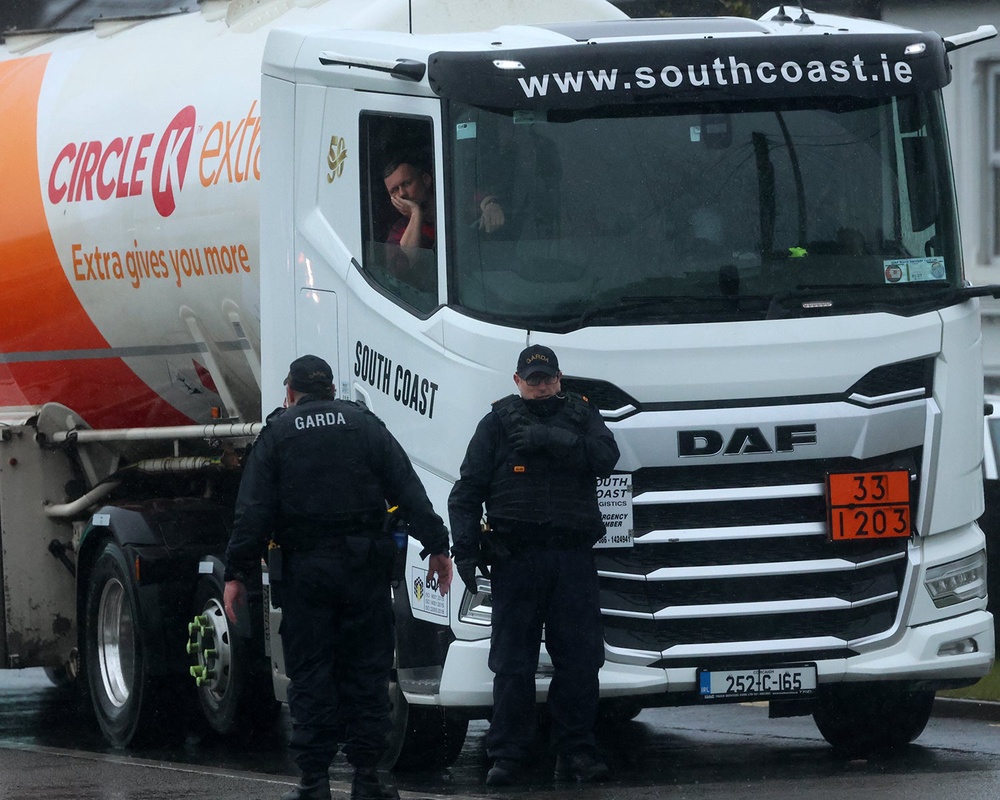 Stunning Cabinet To Hold Emergency Meeting On Sixth Day Of Fuel Protests Landscape in 4K Stunning Cabinet To Hold Emergency Meeting On Sixth Day Of Fuel Protests Landscape in 4K