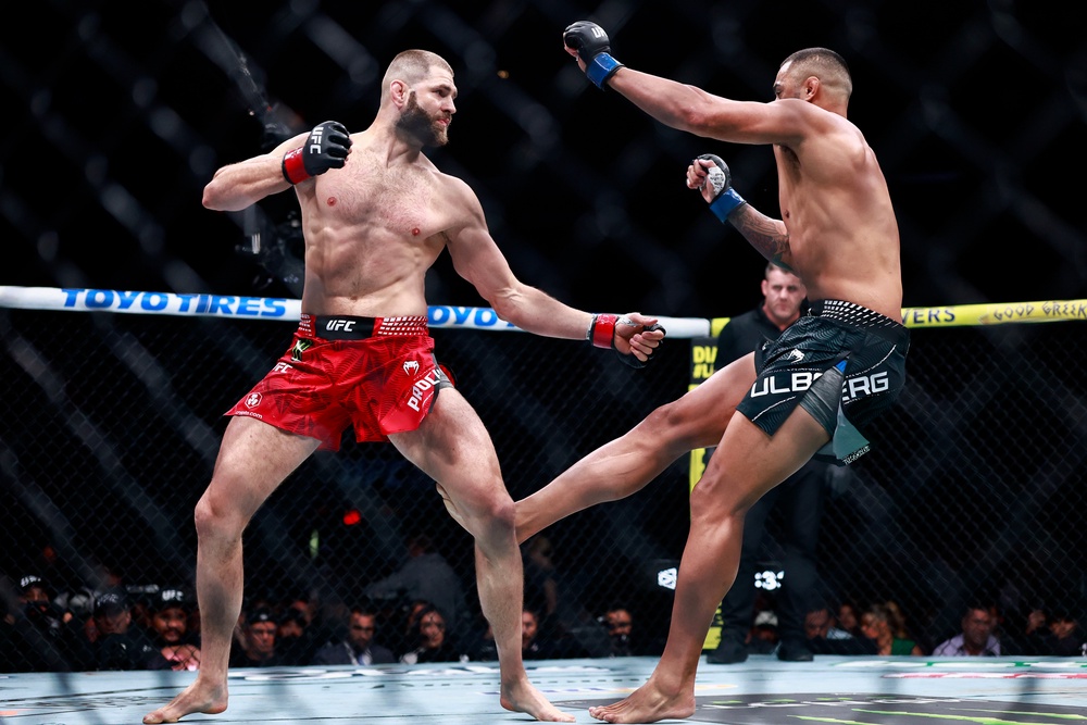 Carlos Ulberg (right) injured his knee early into his main event with Jiri Prochazka (Getty Images)