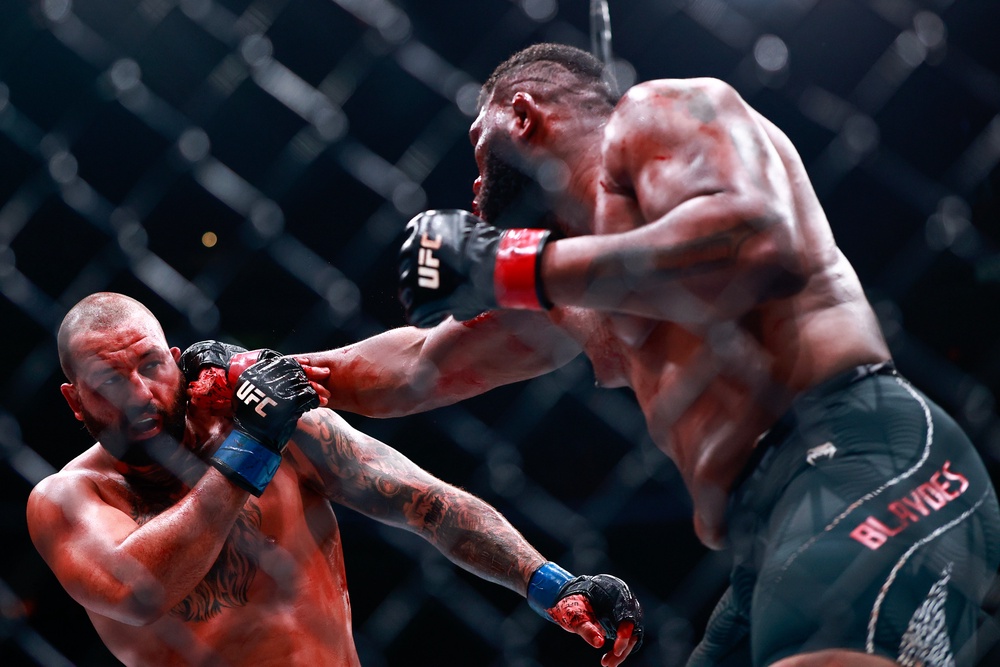 Josh Hokit (left) outpointed longtime contender Curtis Blaydes in Miami (Getty Images)