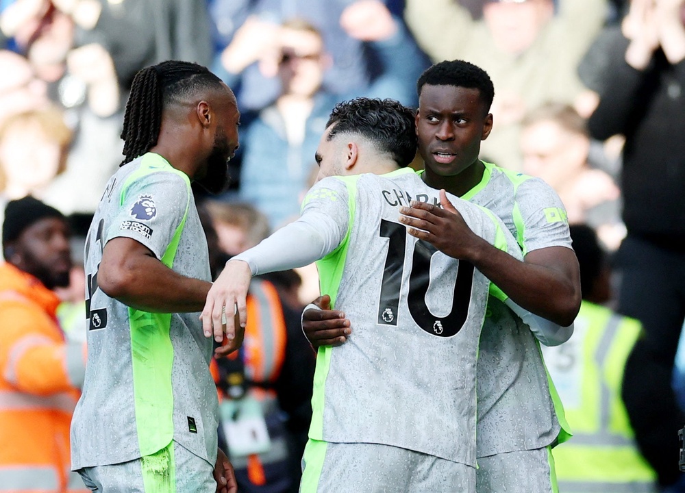 Man City are pushing out the margins of their play while Arsenal look to be constraining themselves (Action Images via Reuters)