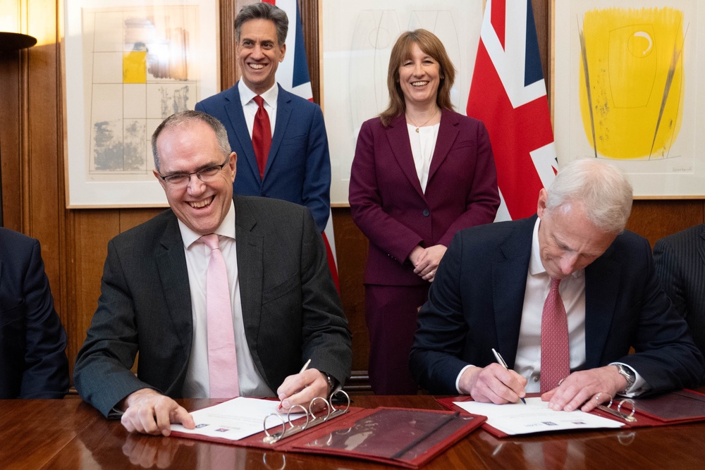 Rachel Reeves and Ed Miliband watch as Simon Roddy and Chris Cholerton sign a deal to drive forward the development of SMRs (Stefan Rousseau/PA) (PA Wire)