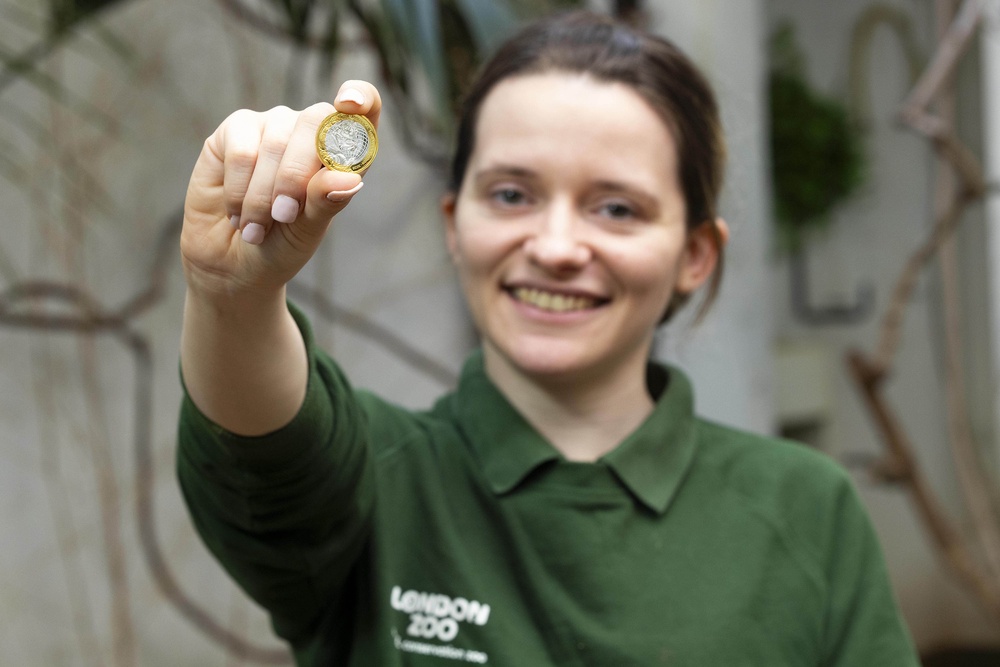 Image from: Roarsome: Giant replica coin unveiled at London Zoo to mark 200 years of ZSL