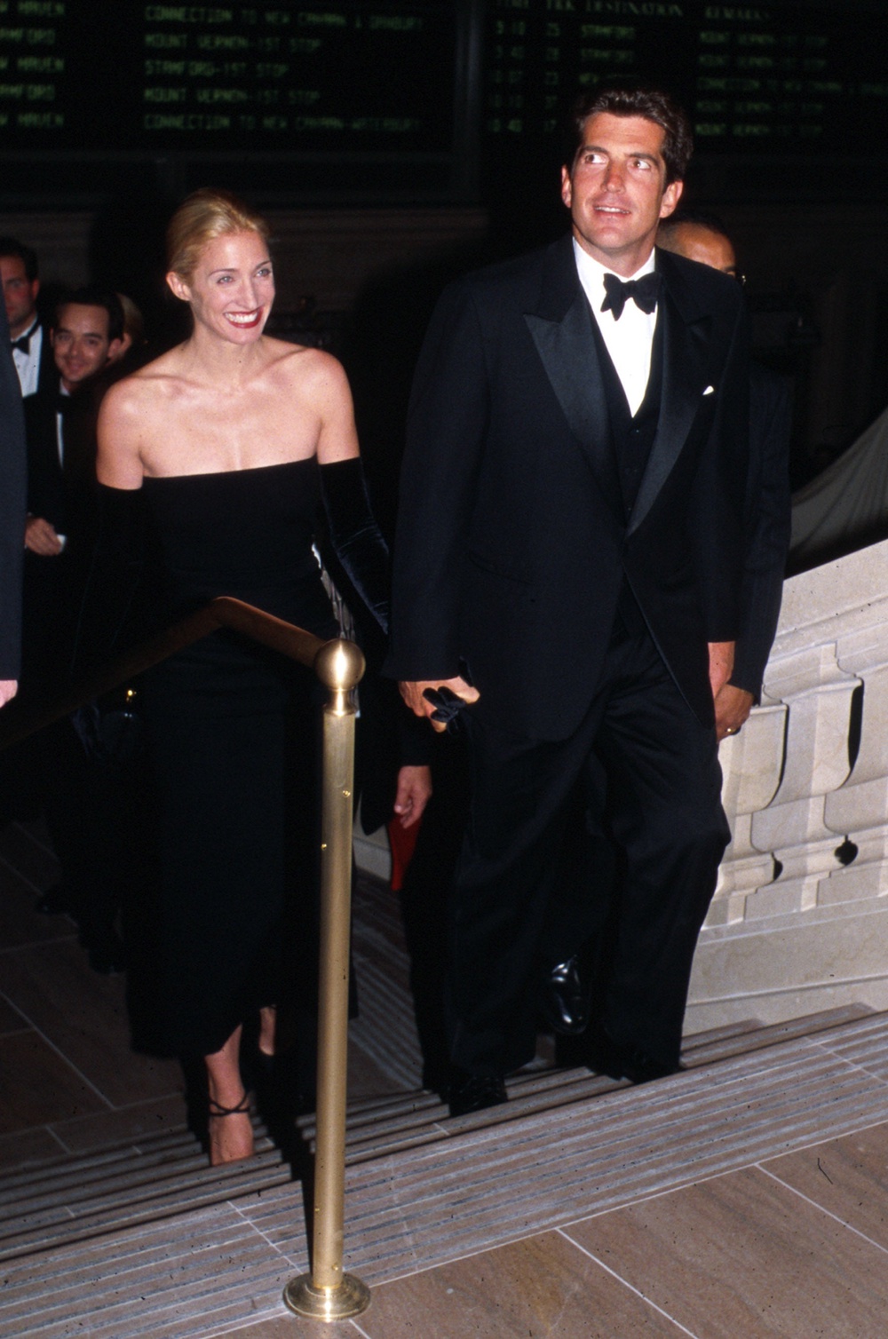 Carolyn Bessette Kennedy and JFK Jr at a 1998 gala honouring the late Jacqueline Onassis (Getty)