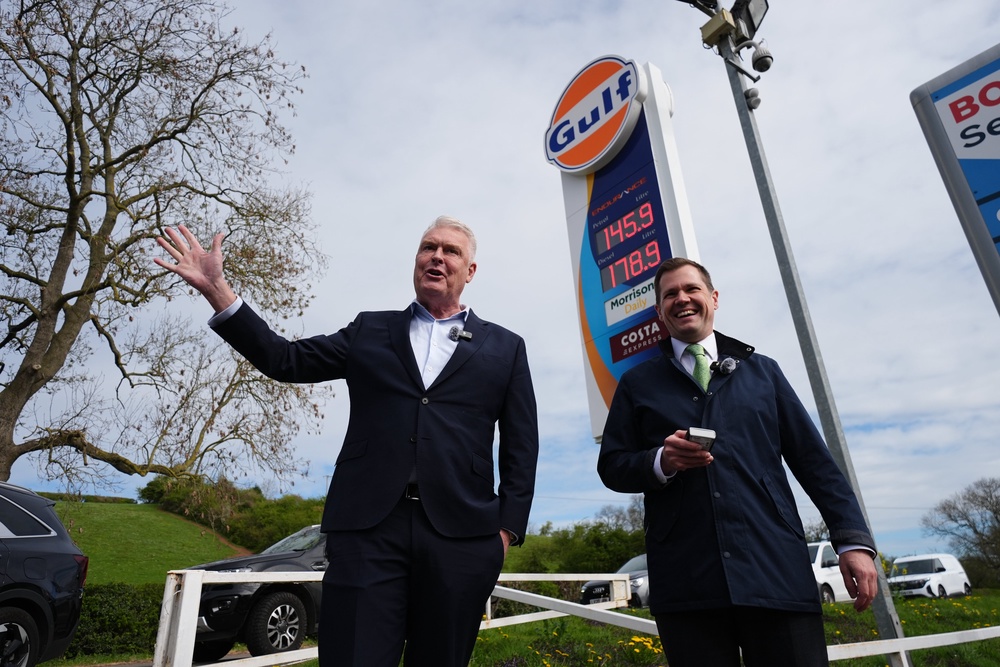 Robert Jenrick and Lee Anderson announced the price drop at the petrol station in Lowdham (Jacob King/PA) (PA Wire)