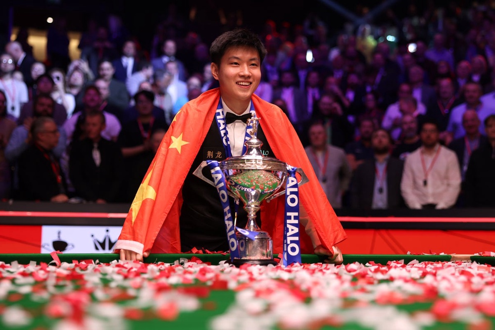 Image from: Ronnie O’Sullivan v He Guoqiang LIVE: ‘The Rocket’ begins quest for record eighth World Snooker Championship title