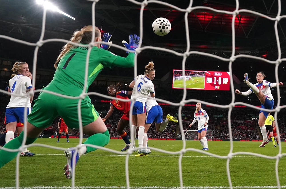 Hannah Hampton made a crucial late save from Spain’s Edna Imade (PA)