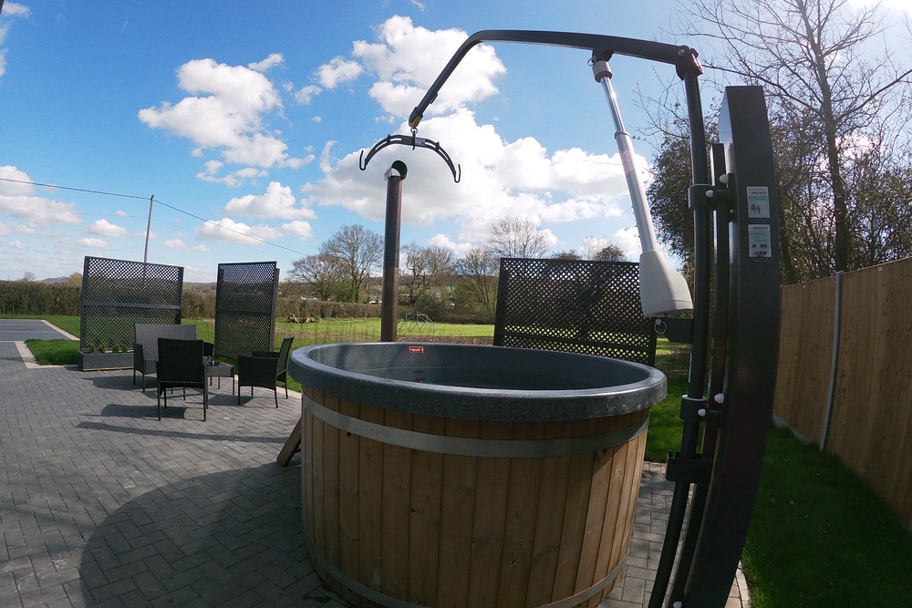 Take a dip in the hot tub at Lower Laurel Farm (Lower Laurel Farm)