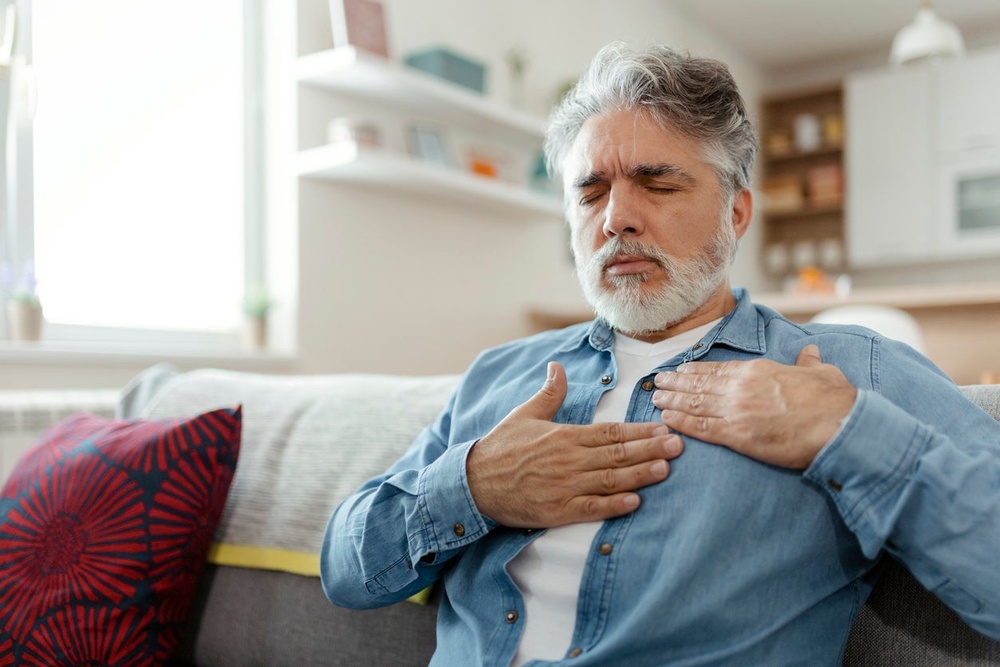 A man suffering from bad pain in his chest (Getty/iStock)