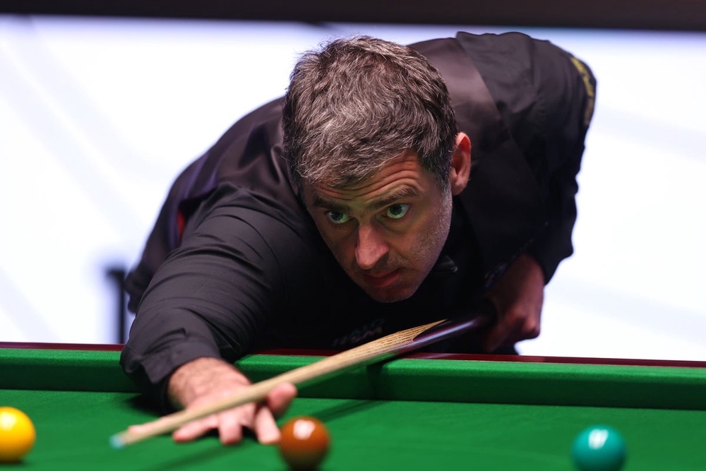 Image from: Ronnie O’Sullivan v He Guoqiang LIVE: ‘The Rocket’ begins quest for record eighth World Snooker Championship title