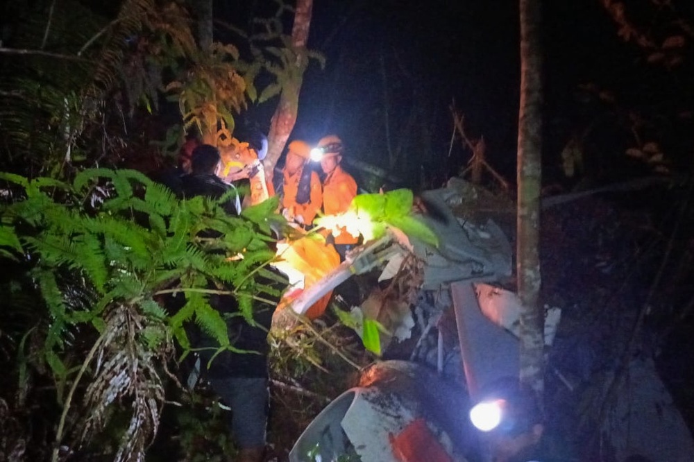 Rescuers inspect the wreckage of a helicopter that crashed in Sekadau, West Kalimantan, Indonesia (Indonesian National Search and Rescue Agency (BASARNAS))