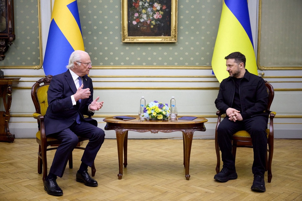 Sweden's King Carl XVI Gustaf and Ukraine's President Volodymyr Zelenskiy attend a meeting, amid Russia's attack on Ukraine, in Lviv, Ukraine April 17, 2026 (Reuters)