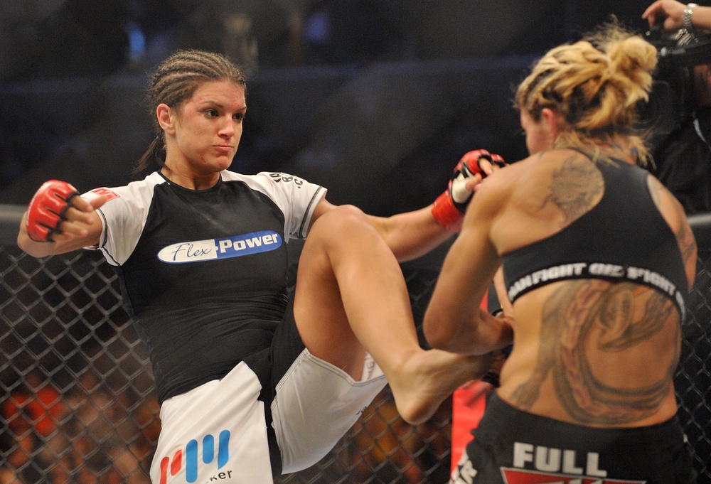 Carano during her last MMA fight, against Cris Cyborg in 2009 (Getty)