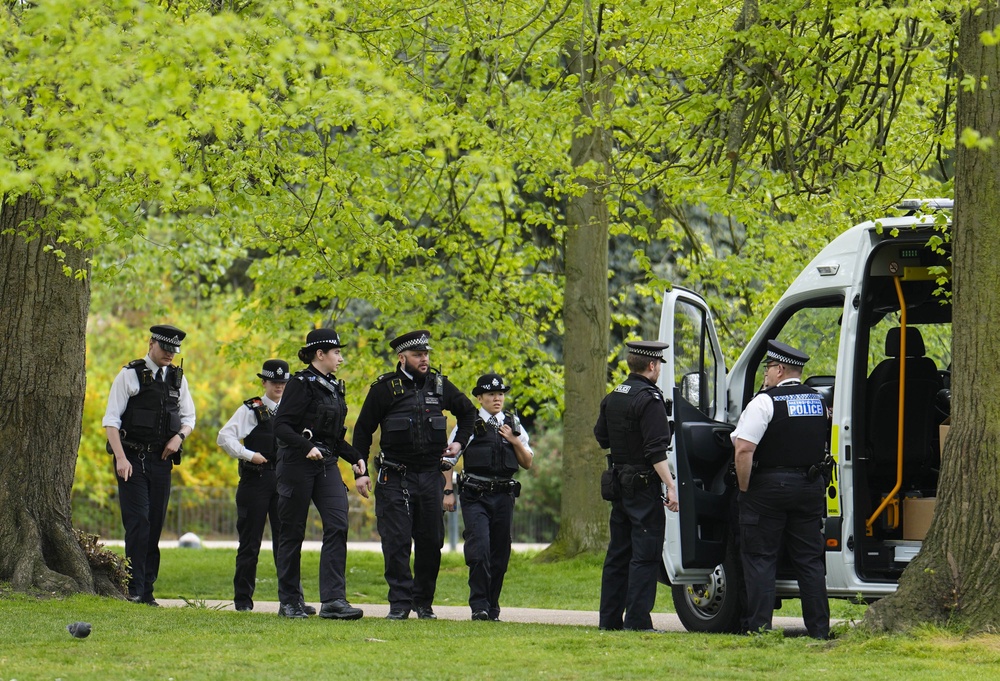 Police officers in Kensington Gardens, central London (Jordan Pettitt/PA) (PA Wire)