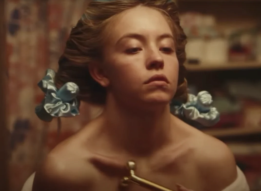 Cassie struggles with her body image in ‘Euphoria’ (HBO)