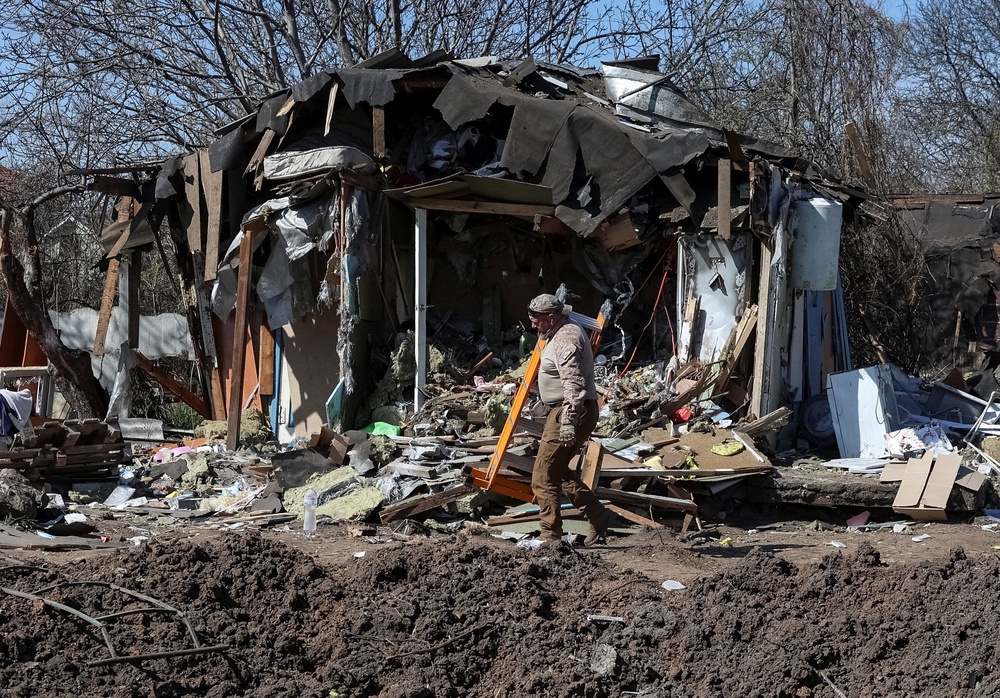 A worker walks at a site of a building hit by a yesterday's Russian missile and drone strike, amid Russia's attack on Ukraine, in Kyiv, Ukraine, 17 April 2026 (Reuters)