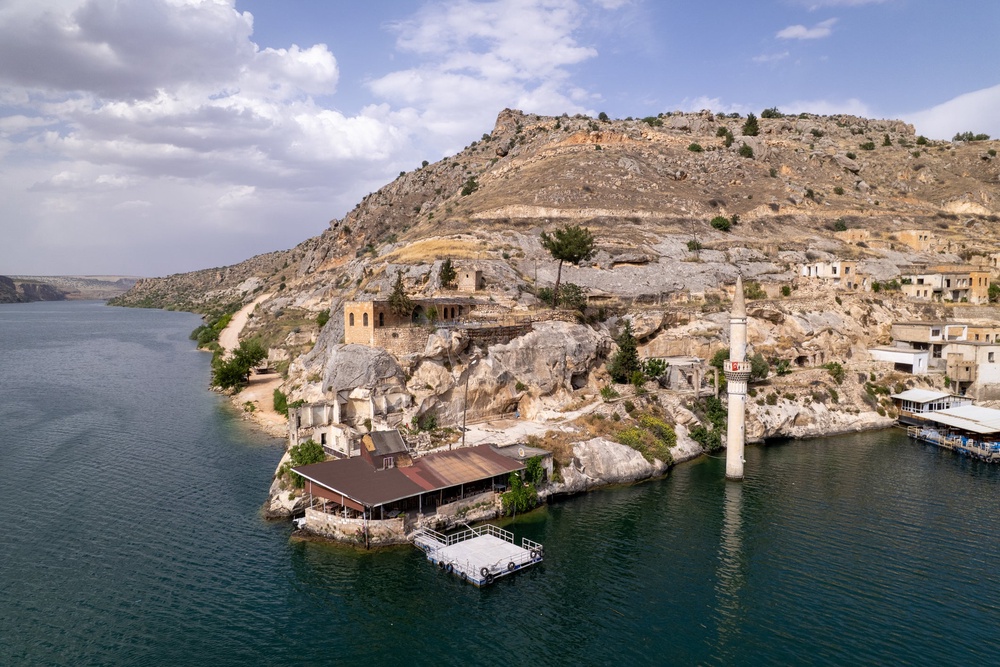 The partially sunken minaret in Halfeti (Getty Images)