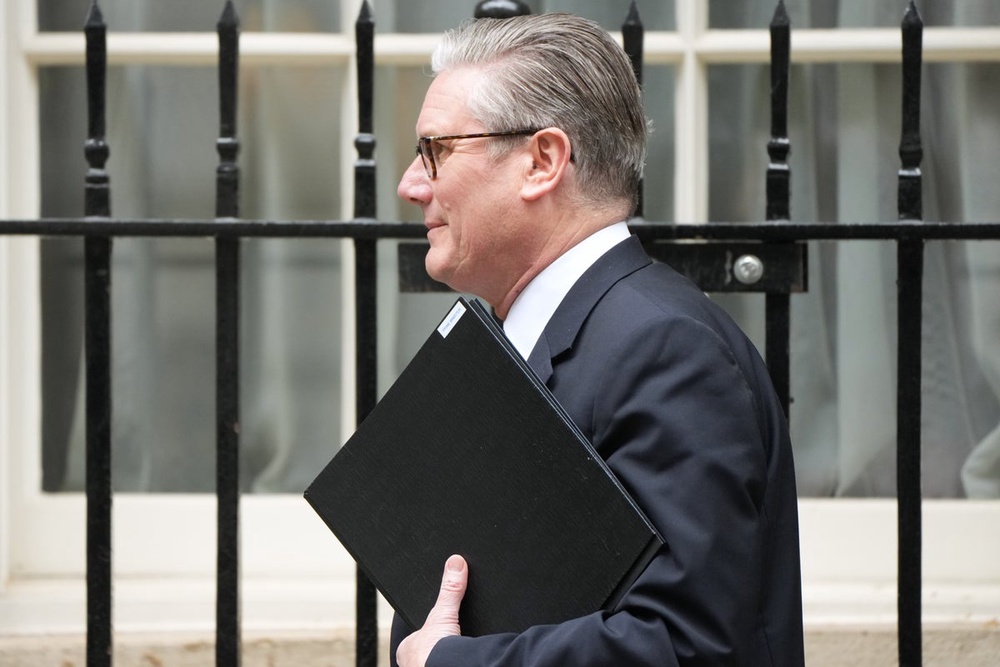 Image from: Starmer-Mandelson latest: Trump questions PM’s judgement as Olly Robbins set to hit back over vetting scandal