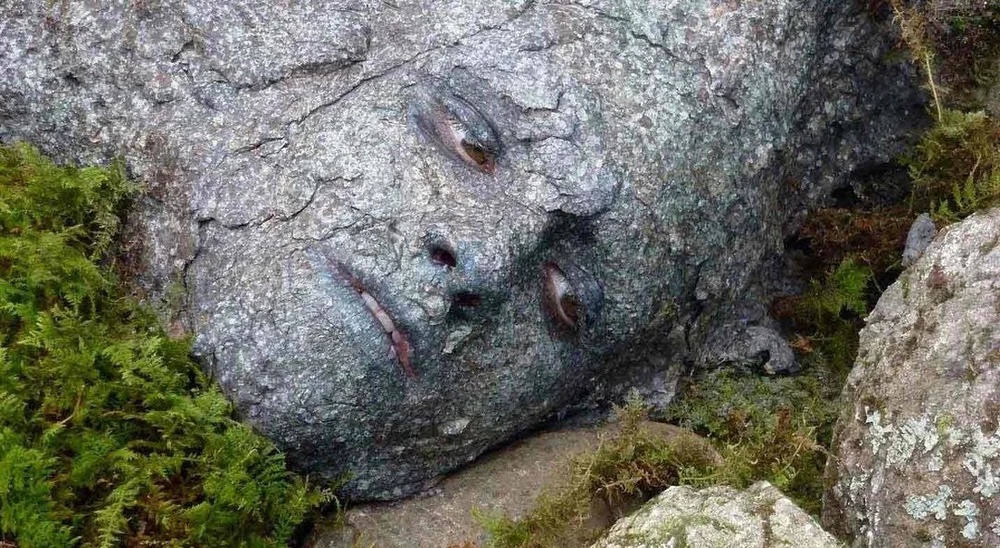 Josh Hutcherson's Peeta Mellark disguised himself as a boulder in the first 'Hunger Games' movie (Lionsgate)