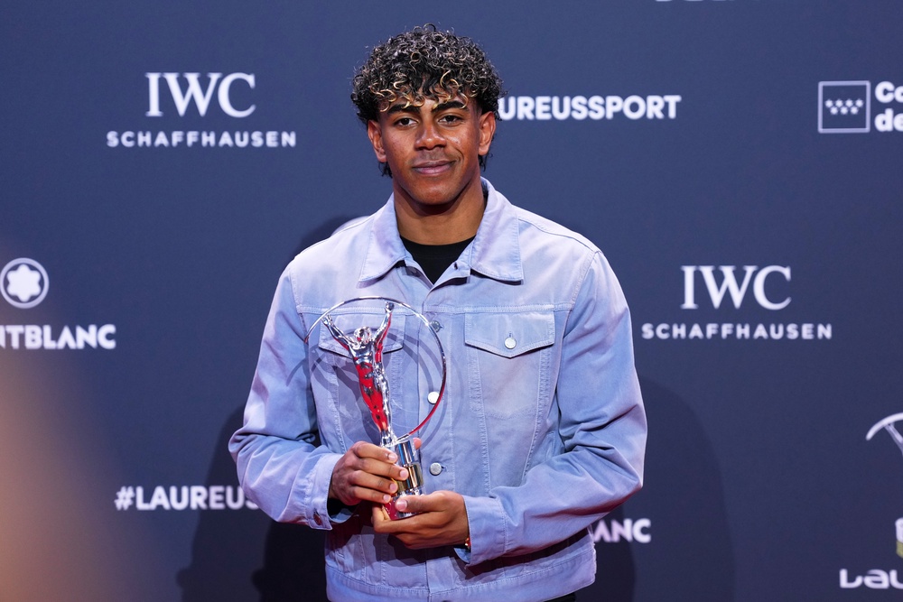 Lamine Yamal poses with Laureus World Young Sportsperson of the Year Award (Manu Fernandez/AP) (AP)