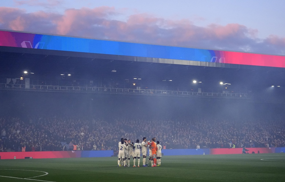 West Ham players huddle before the game (Jordan Pettitt/PA) (PA Wire)