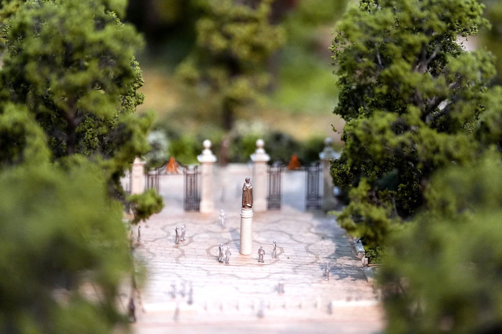A statue of Queen Elizabeth II in a model of St James’s Park (Ben Whitley/PA) (PA Wire)