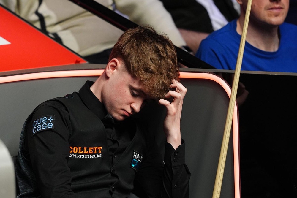 Image from: Ronnie O’Sullivan v He Guoqiang LIVE: ‘The Rocket’ begins quest for record eighth World Snooker Championship title