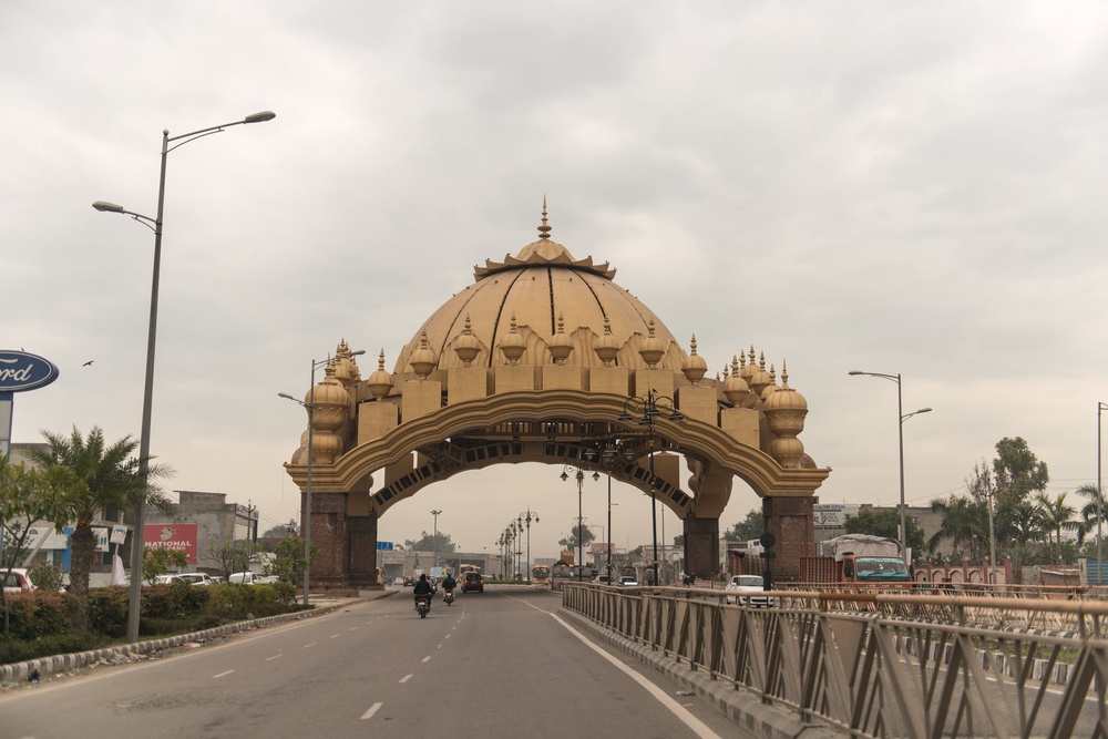 An entry gate welcomes visitors to Chandigarh (Getty)