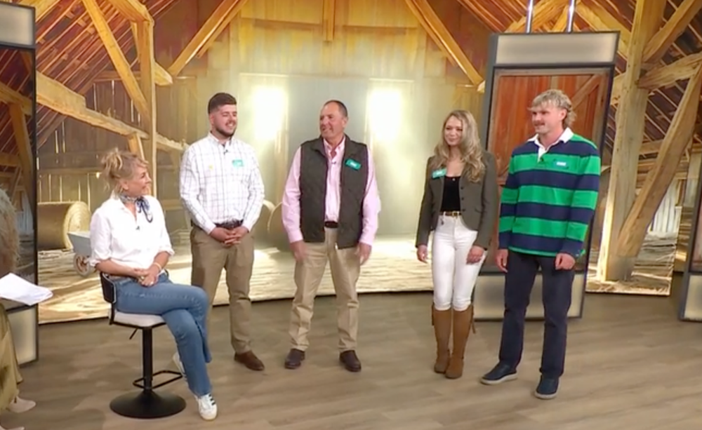 Lisa Hogan with the new contestants on 'Farming for Love' (This Morning, ITV)