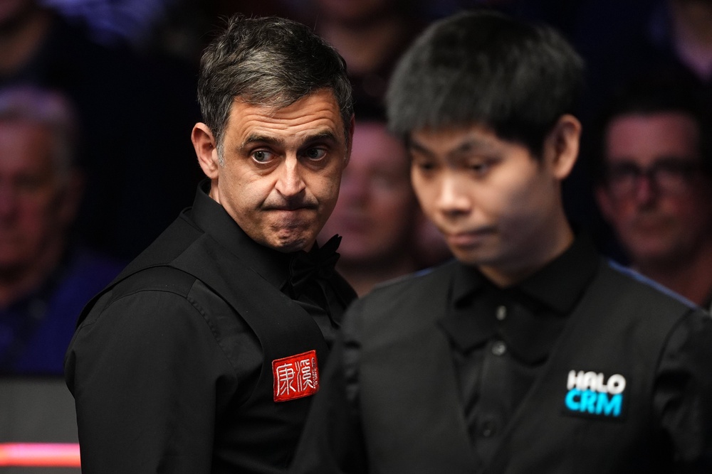 Ronnie O’Sullivan (left) proved far too strong for opponent He Guoqiang (Martin Rickett/PA)