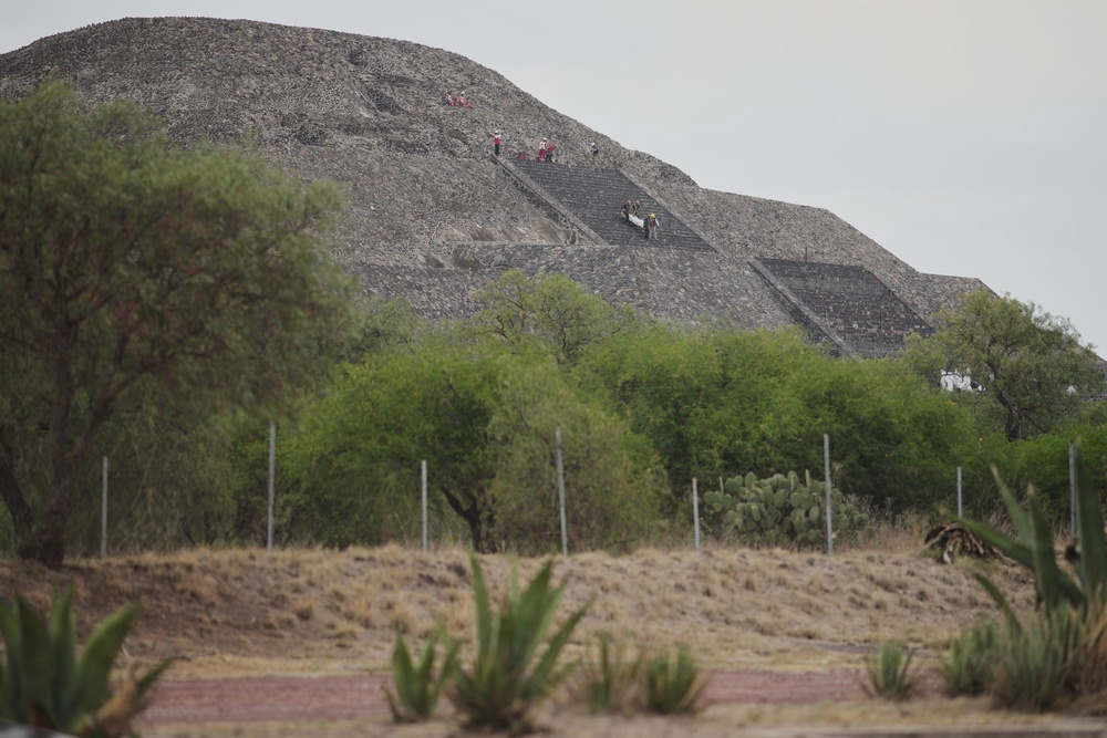 Forensic experts in Teotihuacan, Mexico (AP)