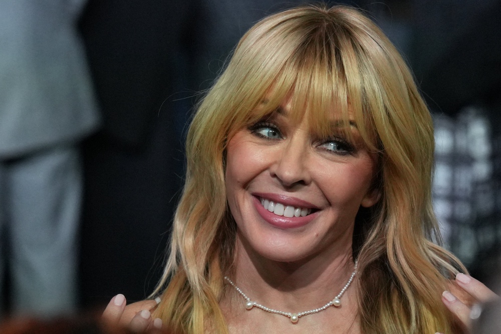 Kylie Minogue posted a photo of herself with her mum (AFP/Getty)