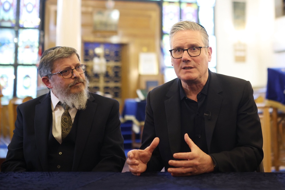 Sir Keir visited the Kenton United Synagogue on Thursday (Getty)
