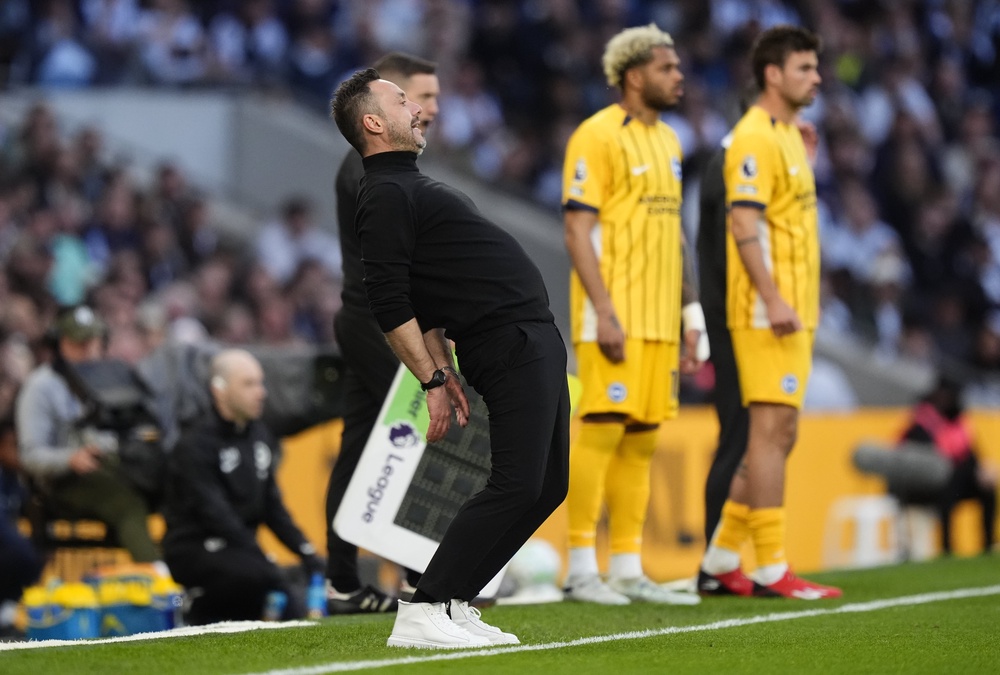 Tottenham manager Roberto De Zerbi reacts on the touchline (Jordan Pettitt/PA) (PA Wire)