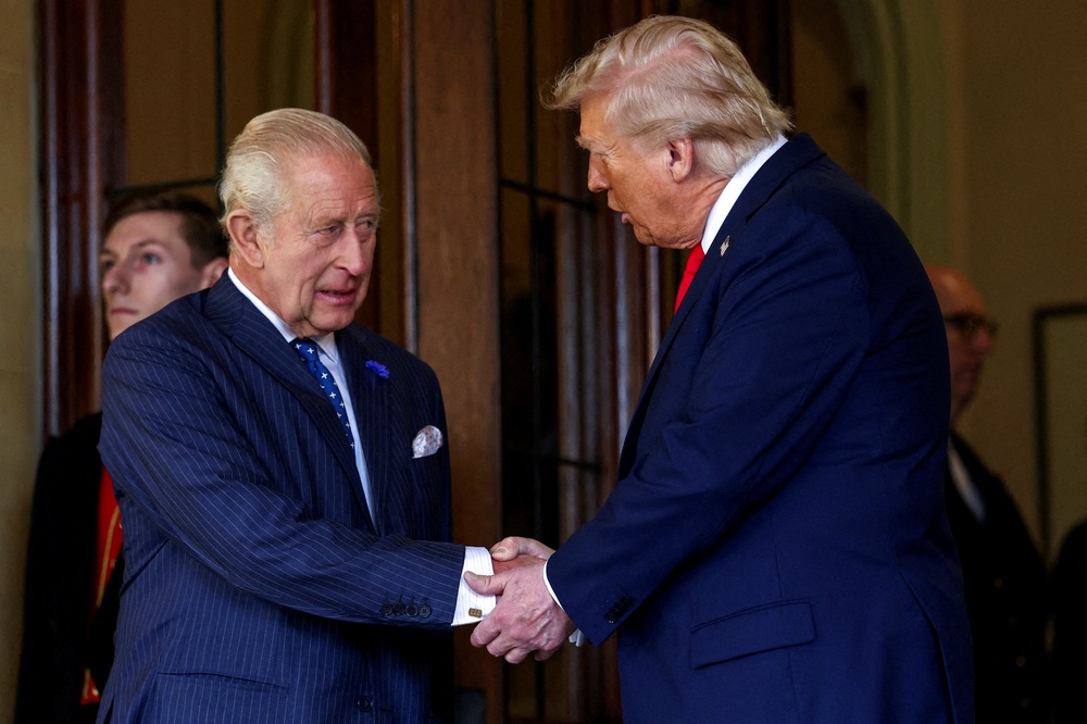 U.S. President Donald Trump shakes hands with Britain's King Charles, as Trump departs Windsor Castle, in Windsor, Britain, September 18, 2025 (Reuters)