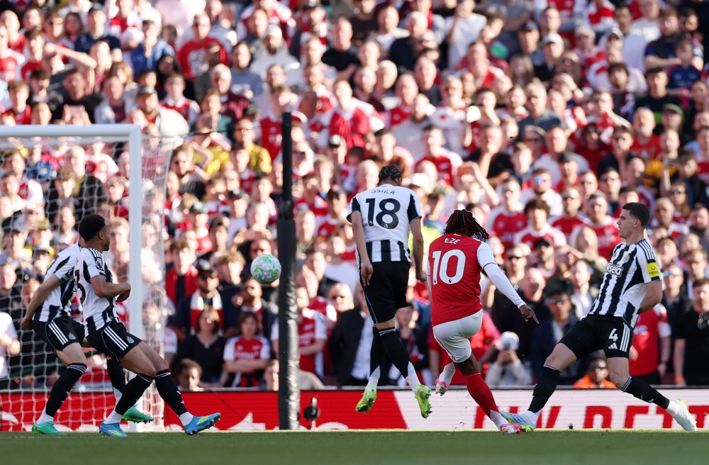 Eze puts Arsenal in front against Newcastle. (Getty Images)
