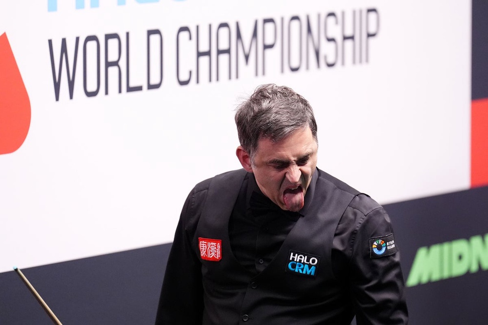 Image from: Ronnie O’Sullivan v John Higgins LIVE: Result from final-frame decider as rivals deliver World Snooker Championship thriller