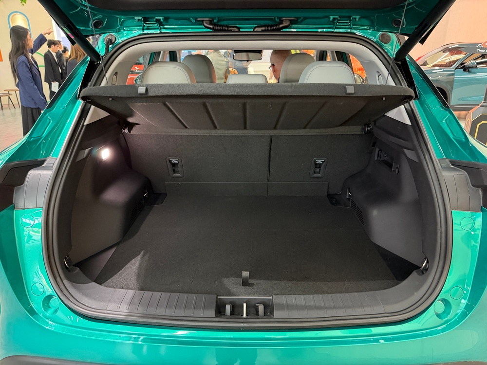 The boot in the Lepas L4 looks to be a good size, but there's some wheel arch intrusion (Steve Fowler)