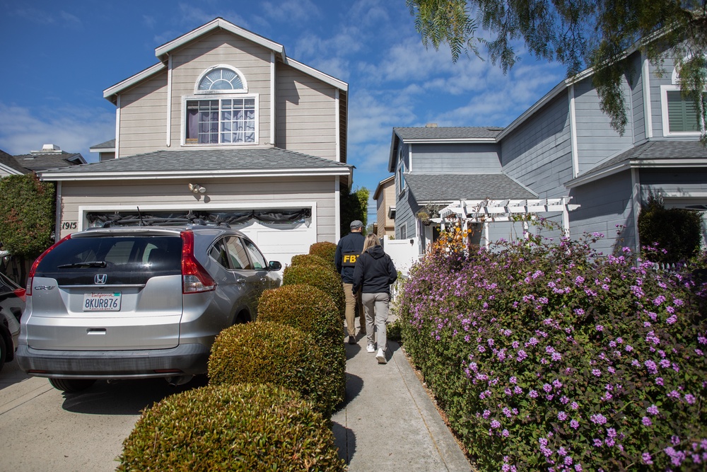 FBI agents canvass the neighborhood of the suspected White House Correspondents' Dinner shooter on 26 April 2026 in Torrance, California (Getty)