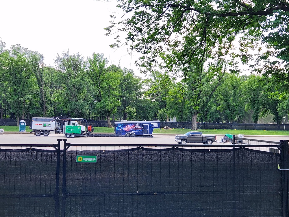 Port-a-potties visible to tourists at the drained Reflecting Pool as work begins on the project (John Bowden/The Independent)