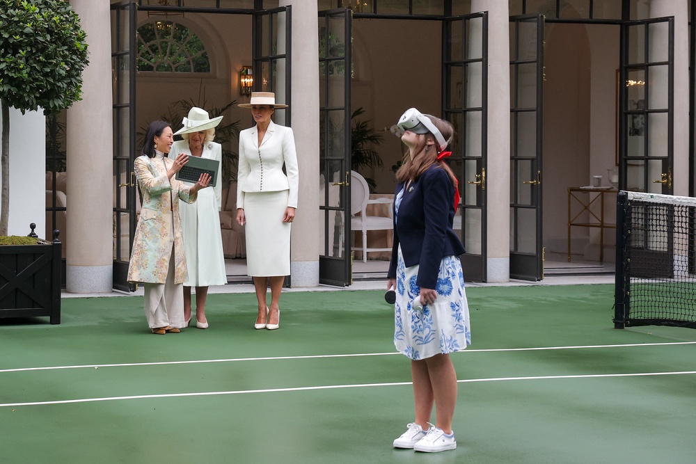Students wore VR goggles to view landmarks in the UK while speaking with the first lady and the queen about the history between the US and UK (Getty)