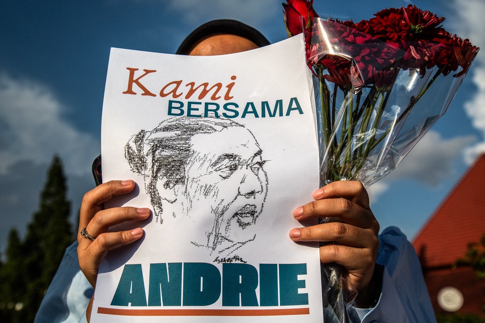 An activist holds a poster during a demonstration in support of Andrie Yunus, a staff member of Indonesian human rights NGO KONTRAS (Commission for Missing Persons and Victims of Violence), who was attacked with acid by an unidentified person, in Yogyakarta, 14 March 2026 (AFP/Getty)