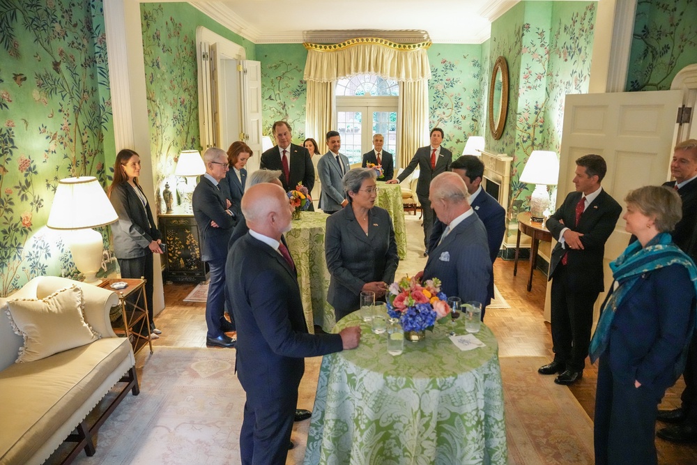 Britain's King Charles III speaks with Nvidia CEO Jensen Huang, Amazon founder Jeff Bezos and AMD President Lisa Su during a meeting with chief executives from the technology industry at Blair House on day two of the State Visit of King Charles III and Queen Camilla (Getty)