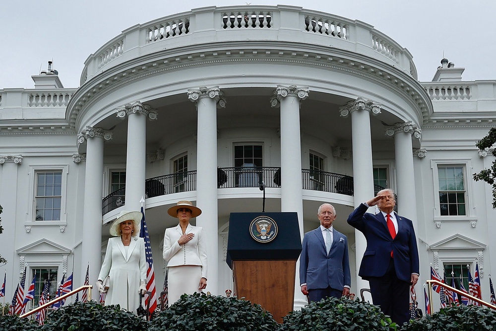 The King and Queen attended a ceremonial welcome on Tuesday (Getty)