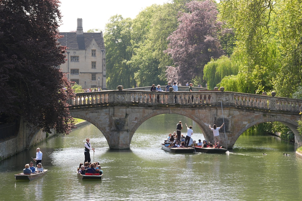 Friday is set to be a scorcher with highs of 25C (PA)