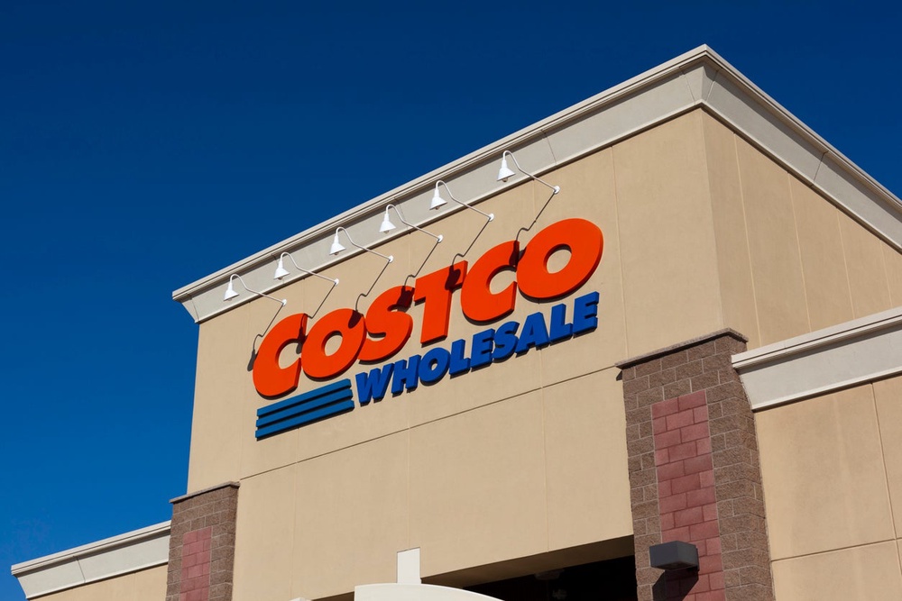 Costco customers can pair their hot dog with a water bottle instead of a soda when buying the iconic $1.50 combo (Getty/iStock)
